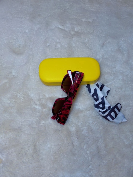 Marc Jacobs Pink Tortoise Sunglasses with Yellow Case main image 6